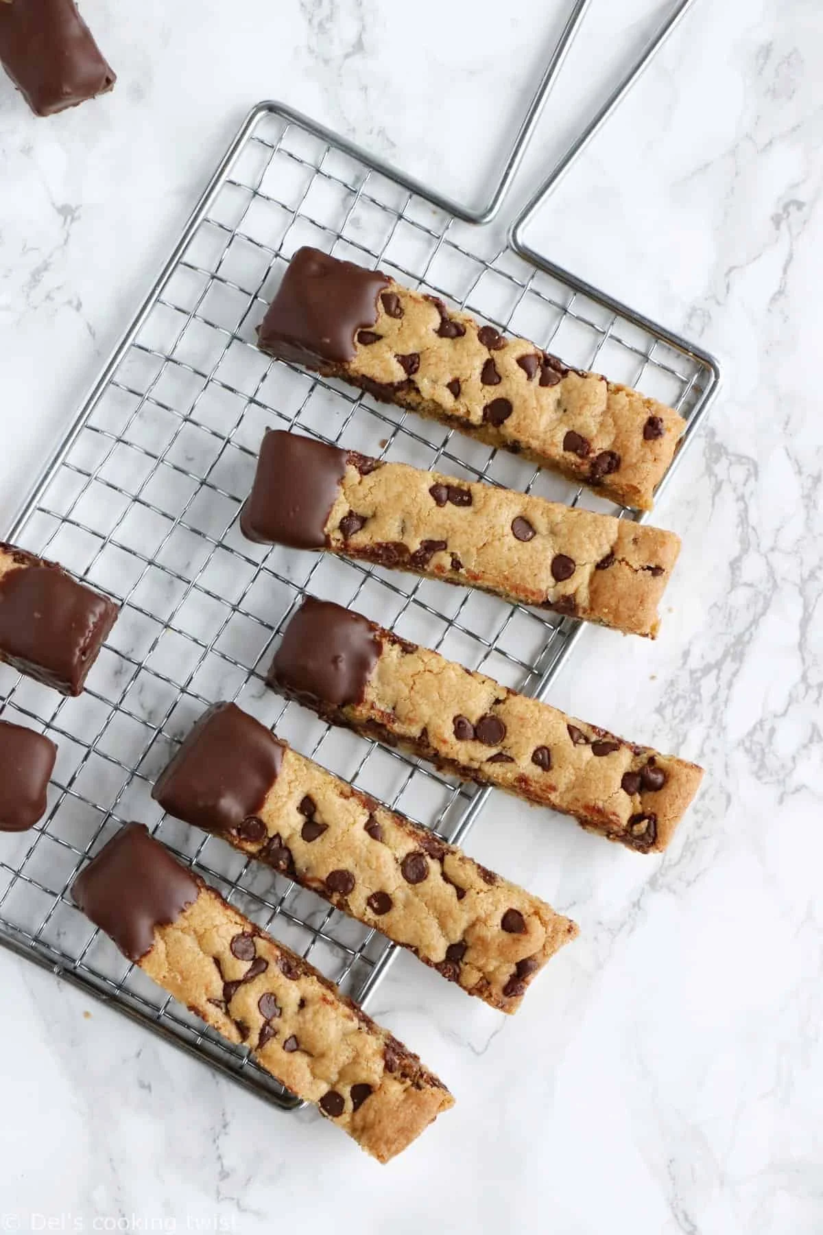 Chocolate-coated cookie sticks