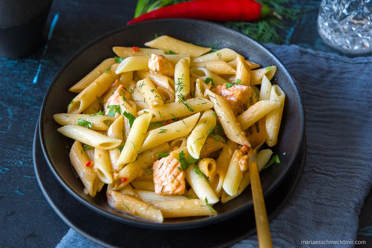 Quick Salmon Pasta with Cream Sauce