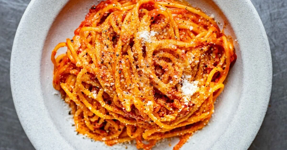 Spaghetti with Spicy Tomato Pepper Sauce